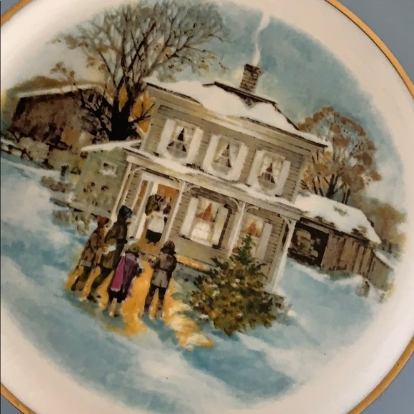 Adorable Christmas Plate 1977 Carolers in snow - Picture 5 of 6